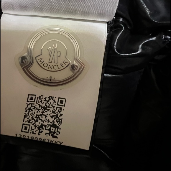 ⭐️⭐️⭐️⭐️moncler | TRADE for WENDY!! WENDY ONLY! ⭐️⭐️ - Picture 4 of 16